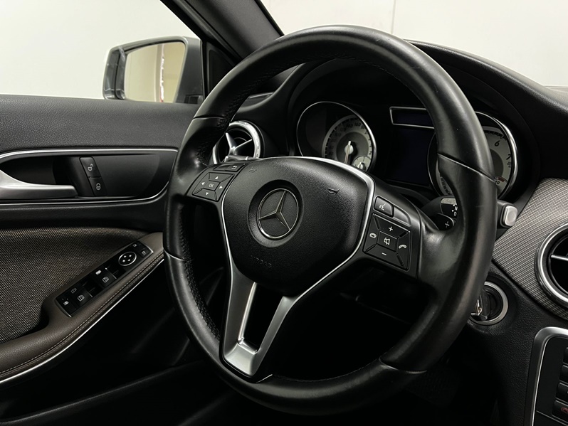 MERCEDES-BENZ GLA 200 1.6 CGI STYLE 16V TURBO GASOLINA 4P AUTOMÁTICO 2015