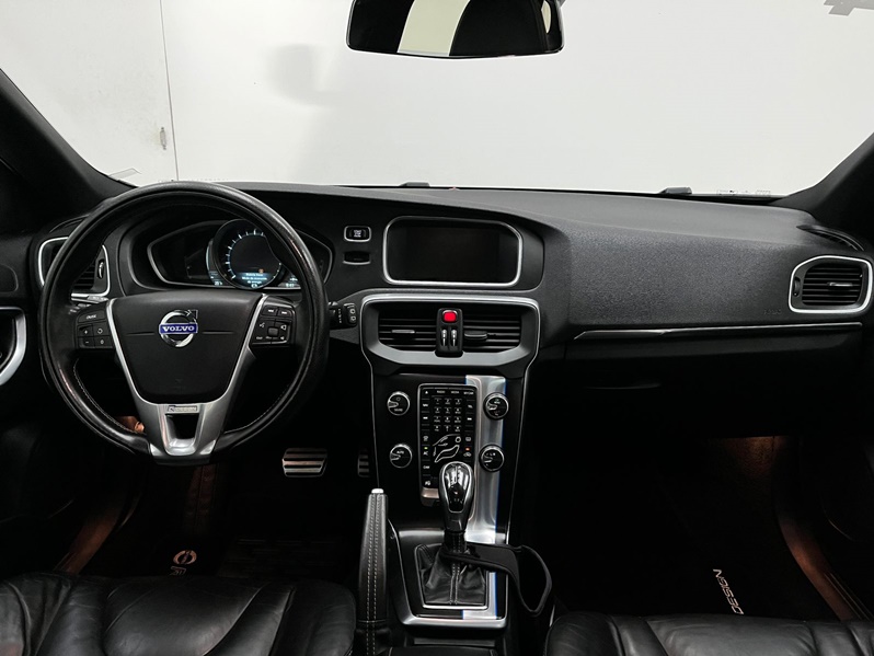 VOLVO V40 2.0 T5 R DESIGN TURBO GASOLINA 4P AUTOMÁTICO 2014