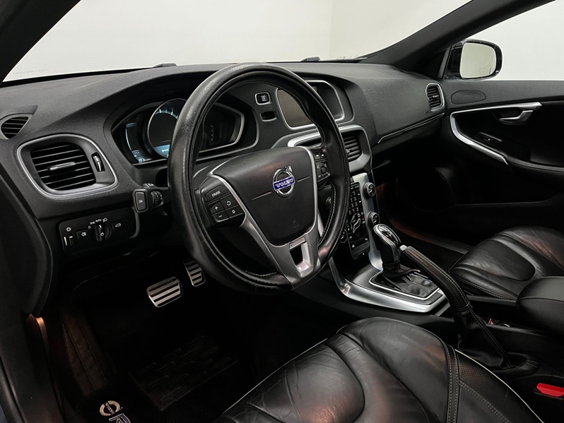 VOLVO V40 2.0 T5 R DESIGN TURBO GASOLINA 4P AUTOMÁTICO 2014