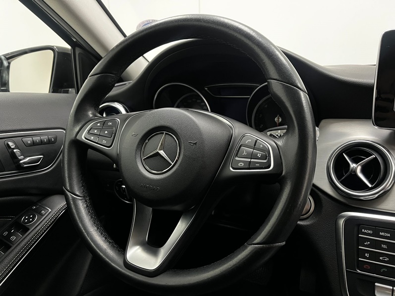 MERCEDES-BENZ GLA 200 1.6 CGI FLEX ADVANCE 7G-DCT 2018