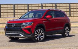 Volkswagen Taos vermelho