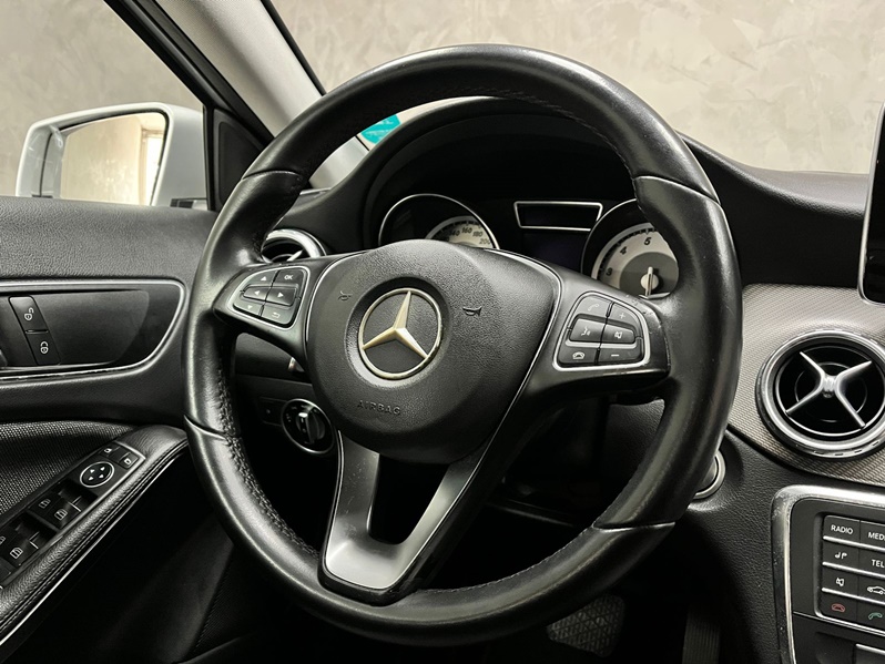 MERCEDES-BENZ GLA 200 1.6 CGI STYLE 16V TURBO FLEX 4P AUTOMÁTICO 2016