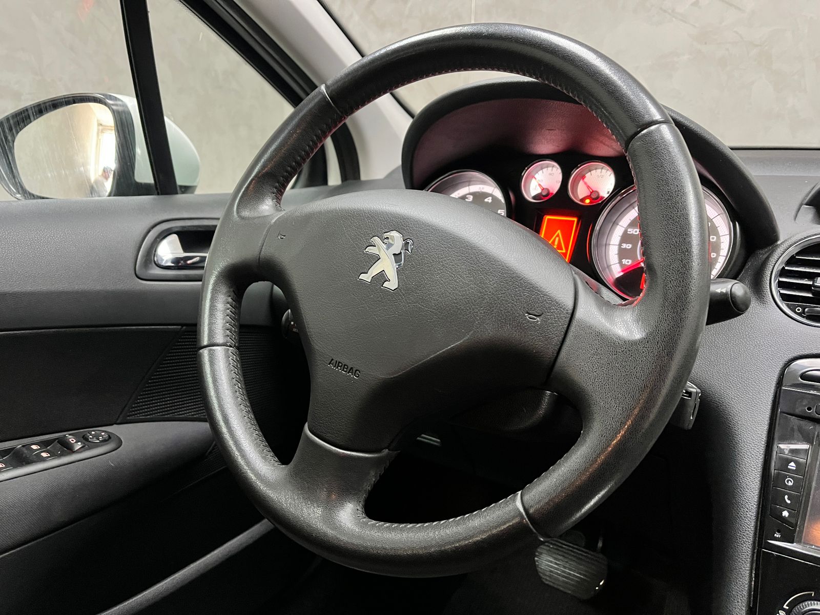 PEUGEOT 408 1.6 ALLURE THP 16V FLEX 4P AUTOMÁTICO 2017