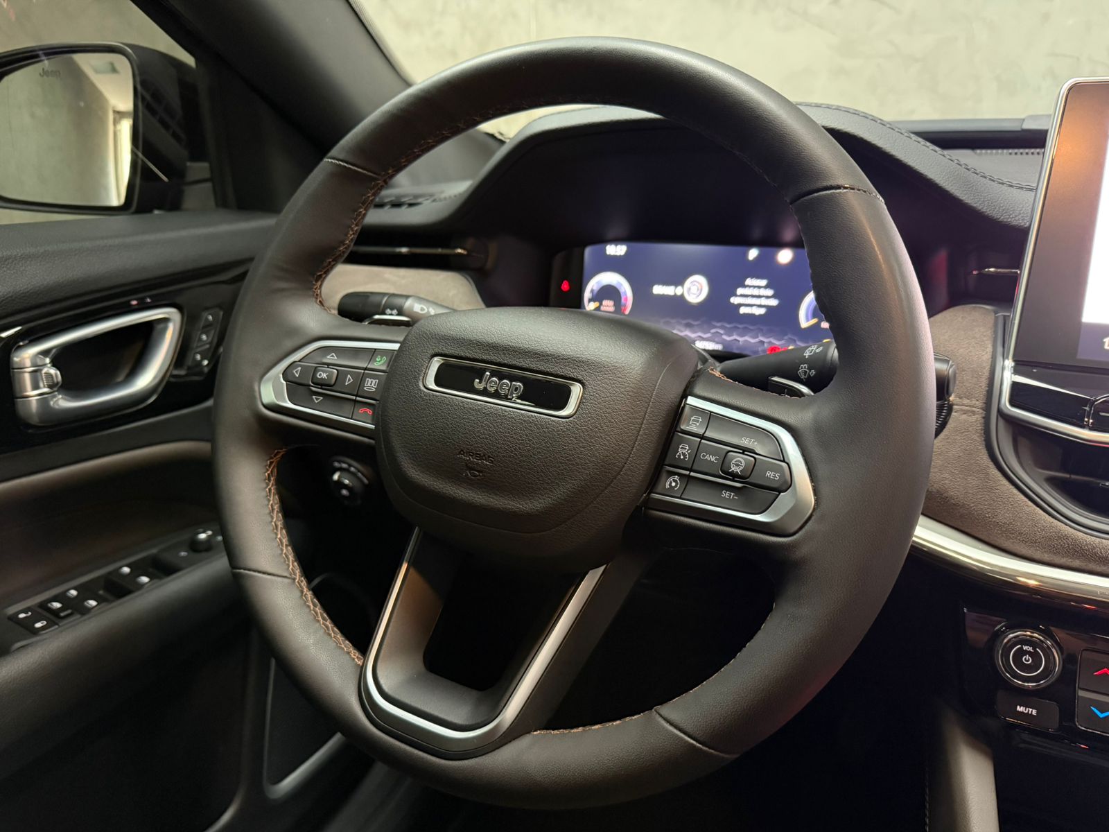 JEEP COMMANDER 2.0 HURRICANE 4 TURBO GASOLINA OVERLAND AT9 2025