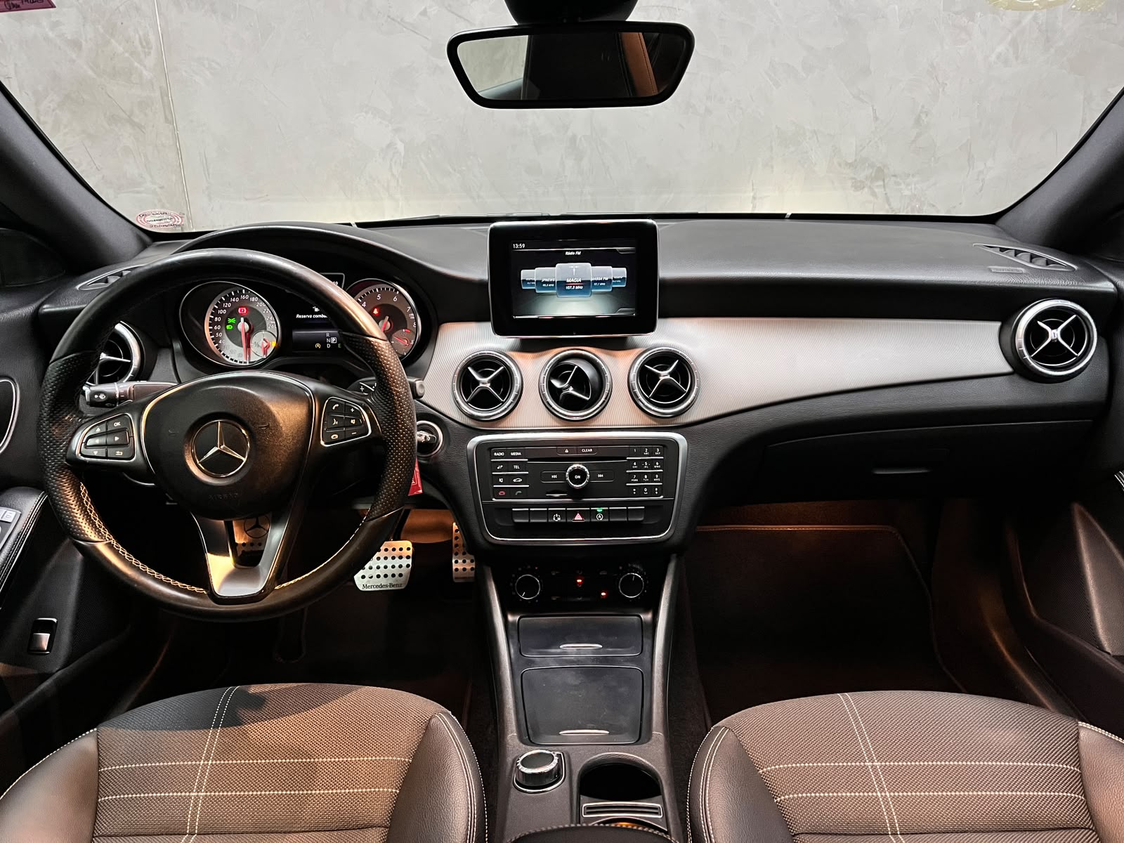 MERCEDES-BENZ CLA 200 1.6 URBAN 16V GASOLINA 4P AUTOMÁTICO 2015