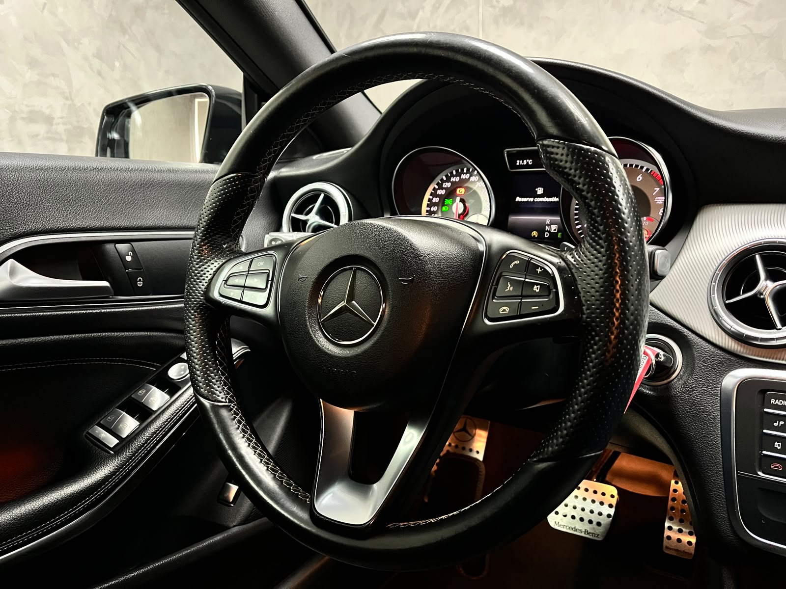 MERCEDES-BENZ CLA 200 1.6 URBAN 16V GASOLINA 4P AUTOMÁTICO 2015