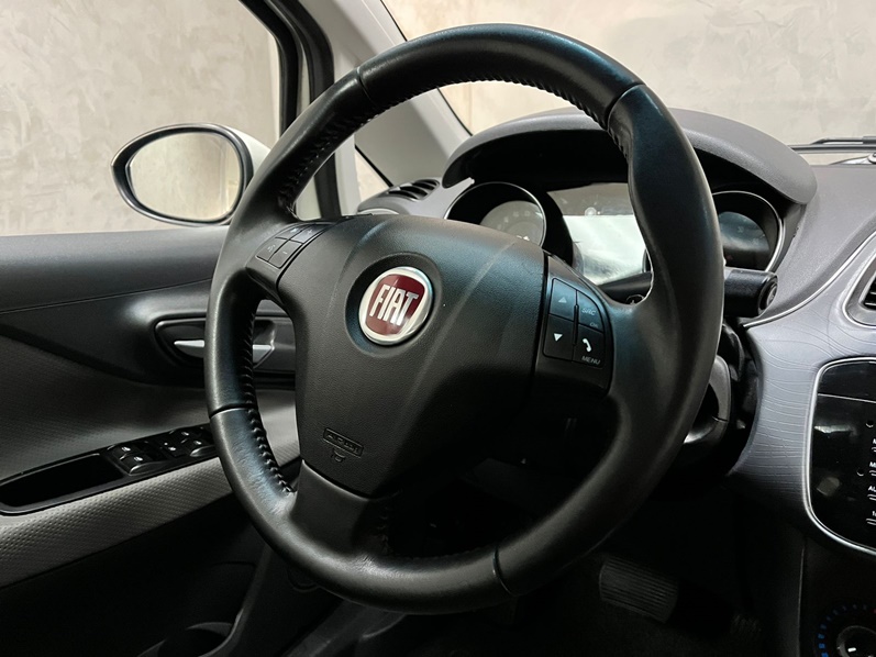 FIAT PUNTO 1.6 ESSENCE 16V FLEX 4P AUTOMATIZADO 2015