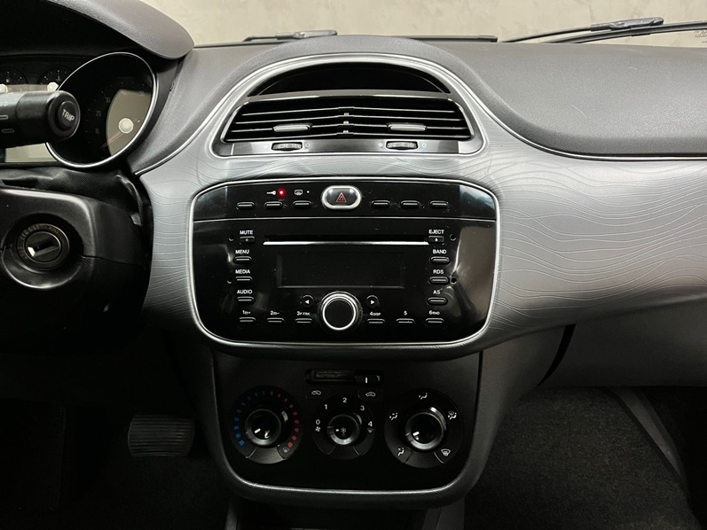 FIAT PUNTO 1.6 ESSENCE 16V FLEX 4P AUTOMATIZADO 2015