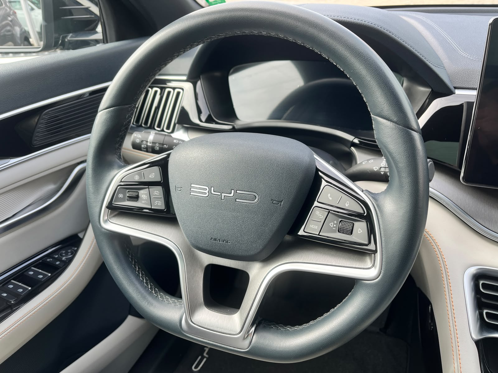 BYD SONG PLUS 1.5 DM-I HÍBRIDO AUTOMÁTICO 2024