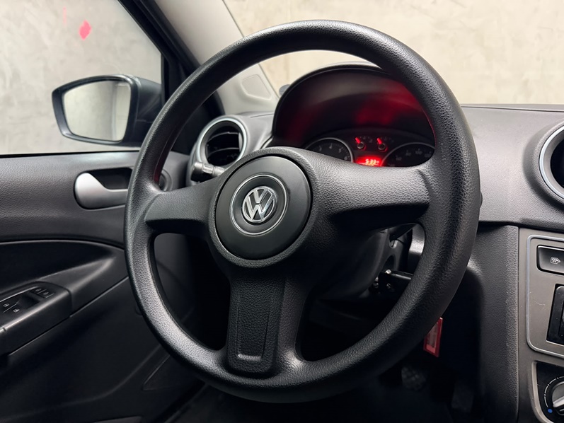 VOLKSWAGEN VOYAGE 1.0 MI 8V FLEX 4P MANUAL 2013